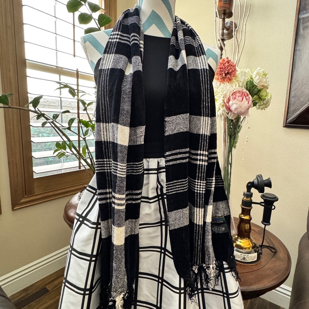 “Alexander Julian” Black and White Checkered Scarf